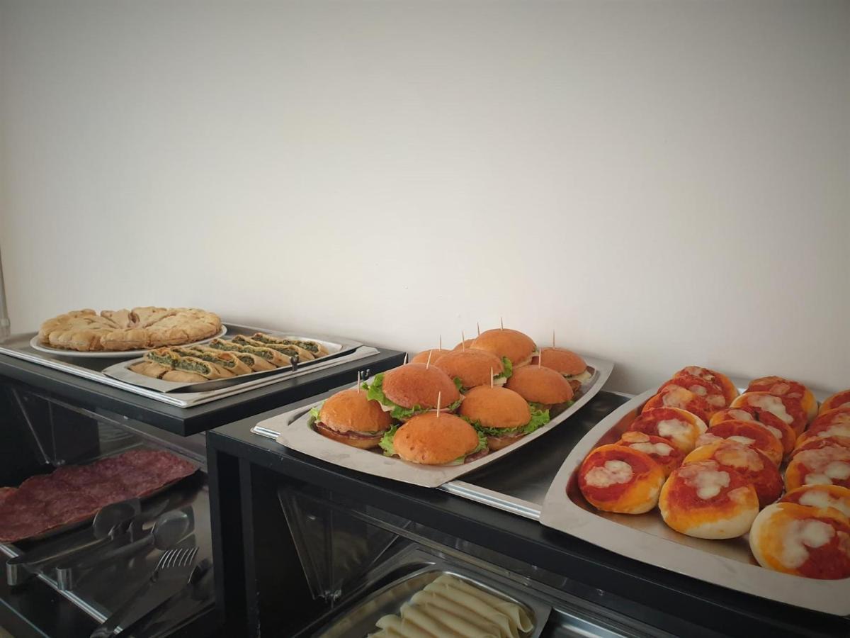 רימיני Hotel Tourist Meuble מראה חיצוני תמונה